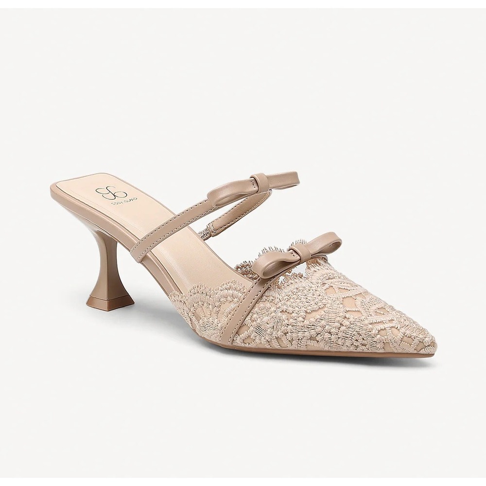 Chic Lace Bow Heels in Cream
